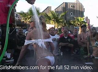 청순한 딸들, 봄방학 파티에서 야생으로 벗고 난리쳐