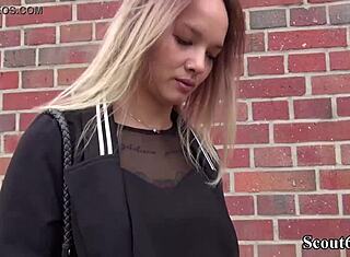 Scout tedesco dice, Monika, mostrami quel corpo tatuato!