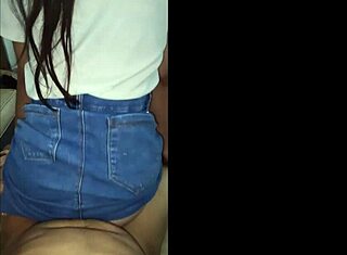 لاتينية مراهقة منحنية لأكشن شرجي خشن