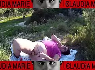 Snacking On Curvy Pussy Outdoors Makes Her Cum