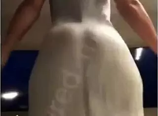 She Makes Her Big Ass Clap