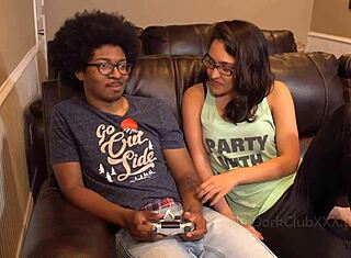 हमारे कॉमिक साहसिक कार्य के बारे में राज रख सकते हो?