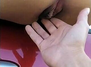 Přísahám, natahovat jí prdel z okna auta je jako štěstí, víš?