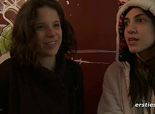 Хей, не са ли тези италиански мацки диви в спа лесбийска игра?