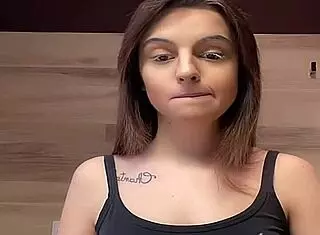 Braless huge tits bouncing in tanktop 😍