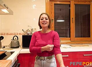 Super-busta mama žudi za intenzivnom MMF trojkom sada