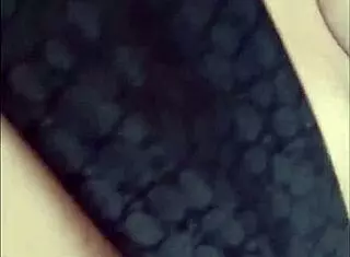 eu bem SAFADA MASTURBO meu CLITÓRIS DURO em lingerie transsexual