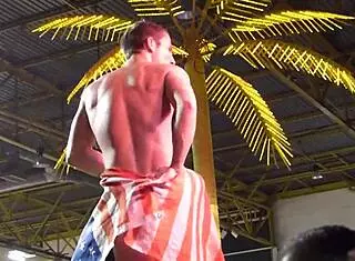 Check out this erotic stripper showing off in public!