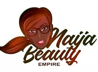 Groupie Geng has breakfast in bed