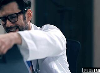 Čista Tabu! Očajna MILF Siri Dahl se suočava s jezivim doktorom za inseminaciju!