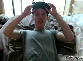 شباب صغار يقبلون وينيكون بدون واقي بشكل كامل!