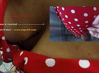 야, 내 가슴 만져봐, 그녀가 속삭이며 기차에서 그를 잡아