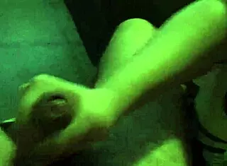 manos blancas gives handjob and cumshot on 23-07-2021