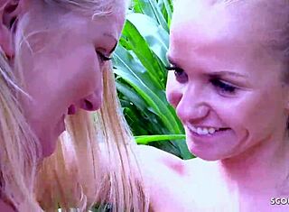 Oklamala som svoju roztomilú spolužiačku na verejný lesbický sex