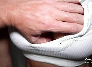 체육관 가기 전에 팬티에 싸는 타이트 밀프