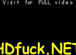 Ωραία 18+ γλείφει και καβαλάει σκληρό πούτσο