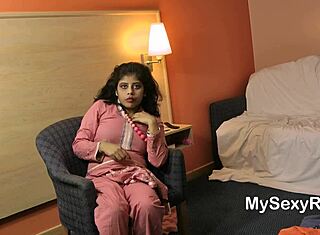 Rupali folla su coño mojado