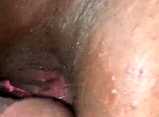 Nedves fekete picsa keményen és mélyen baszva.