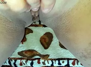 Amateurs watch hairy pussies, jerking off to mutual orgasms in POV