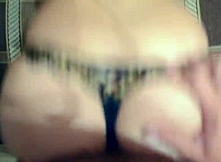 Hej, poglej ta vroči domači seks s sladko punco in debelim fantom!