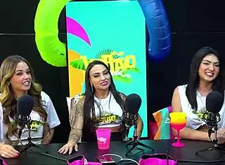 She kneels and licks intensely in California summer amateur action!