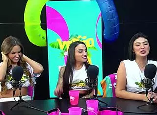 She kneels and licks intensely in California summer amateur action!