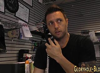 Gloryhole milf suger ivrig monster svart kuk