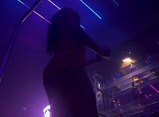 Dança swing em São Paulo com jovens 18+ e atrações naturais