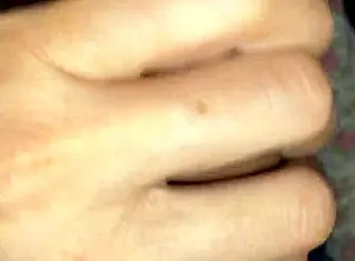 Young Indian teen girlfriend gives blowjob in homemade video