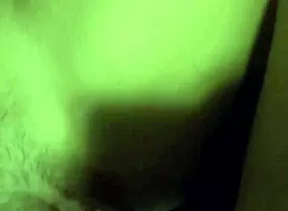 레트로 아마추어 친구의 단단한 자지에 애널 타기