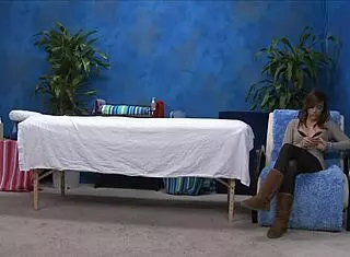 this charming 18 year old beauty is so adorable 😊