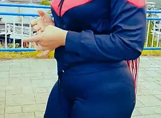 madrastra pide la polla de su hijastro en la mañana