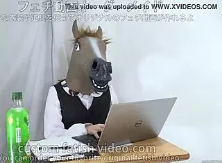 i saw a female office worker wearing a mask at work.