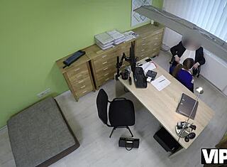 विप4के एजेंट मिशेल ली के बड़े ब्रेस्ट को पसंद करता है और हेल्प करता है