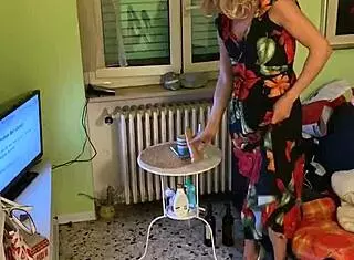 damn, shemale ecaterina pissing straight in the glass!