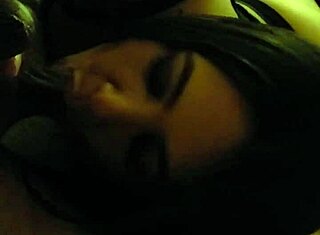 Fantastisk cubansk hore rister sin karibiske røv i sensuell rumpe-show med intense bevegelser