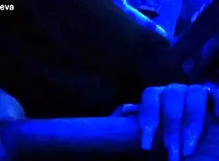 amateurs jóvenes dan gran mamada de verga en escena intensa