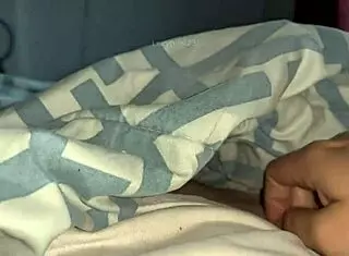 Ponte auriculares estoy demasiado caliente masturb�ndome en un dia lluvioso entrar quiero gemirte