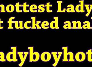 가슴 큰 트랜니가 거대한 자지를 구멍 깊숙이 넣는 걸 좋아했어