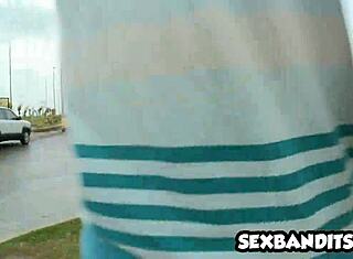 Потрясающая голубоглазая латина 18+ соблазняет нас во время праздничного веселья