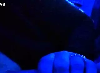 amateurs jóvenes dan gran mamada de verga en escena intensa