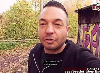 Tysk MILF kneppet i offentlig park POV