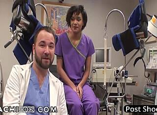 Jackie Banes potilaana lääkärin kuumassa tarkastuksessa