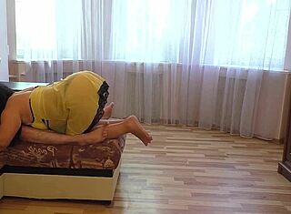 stara pastorica ljubi pastorku stopala pa daje blowjob i anal