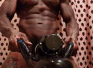 wanna see hallelujah johnson worship that big black hairy cock?