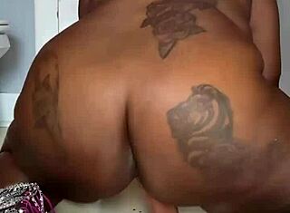 Minä rakastan katella Kim Oceanin ratsastusta korkokengissä