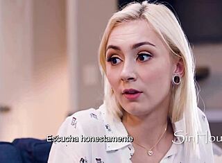 Η μικρή μπέιμπι-σίτερ πιάστηκε να κάνει σεξ στο τηλέφωνο ενώ την γαμούσε ο αφεντικός