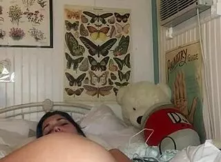 teen cassie higgs19 fucks dildo in bed, squirting cum in creampie masturbation