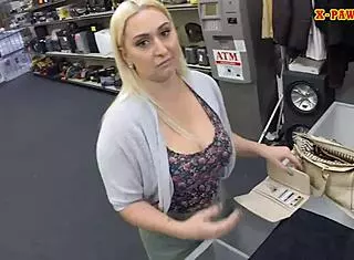 Check out this phat ass blonde getting nailed! 😍