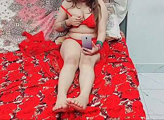 इंडियन भाभी स्टीमी वीडियो कॉल में लवर के साथ सब कुछ बेयर करती है